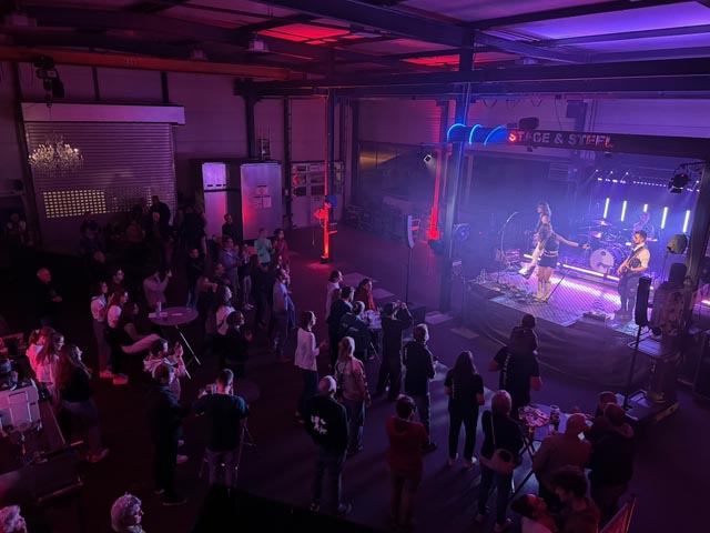 Mitreissende Beats am Newcomer-Event in den Werktstatthallen der Schmid Metallbau AG in Zeiningen. Foto: zVg