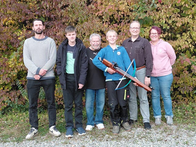 on links: Reinis Leimanis, Thomas Fenner, Hans Zürcher, Tobias Imhof, Theo Schmid und Yvonne Imhof; es fehlt Julia Röthlisberger. Foto: zVg